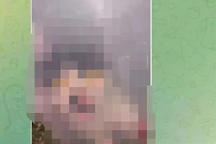 Tư thế oai hùng hiên ngang! Vương Sương xã phơi nắng chụp ảnh chung với Trương Lâm Diễm ở chân phụ nữ nóng bỏng